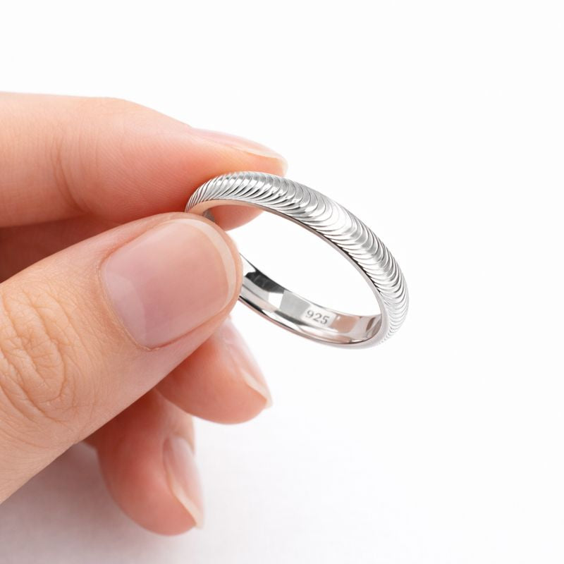 Bague Ondulation – Un Relief Subtil en Mouvement